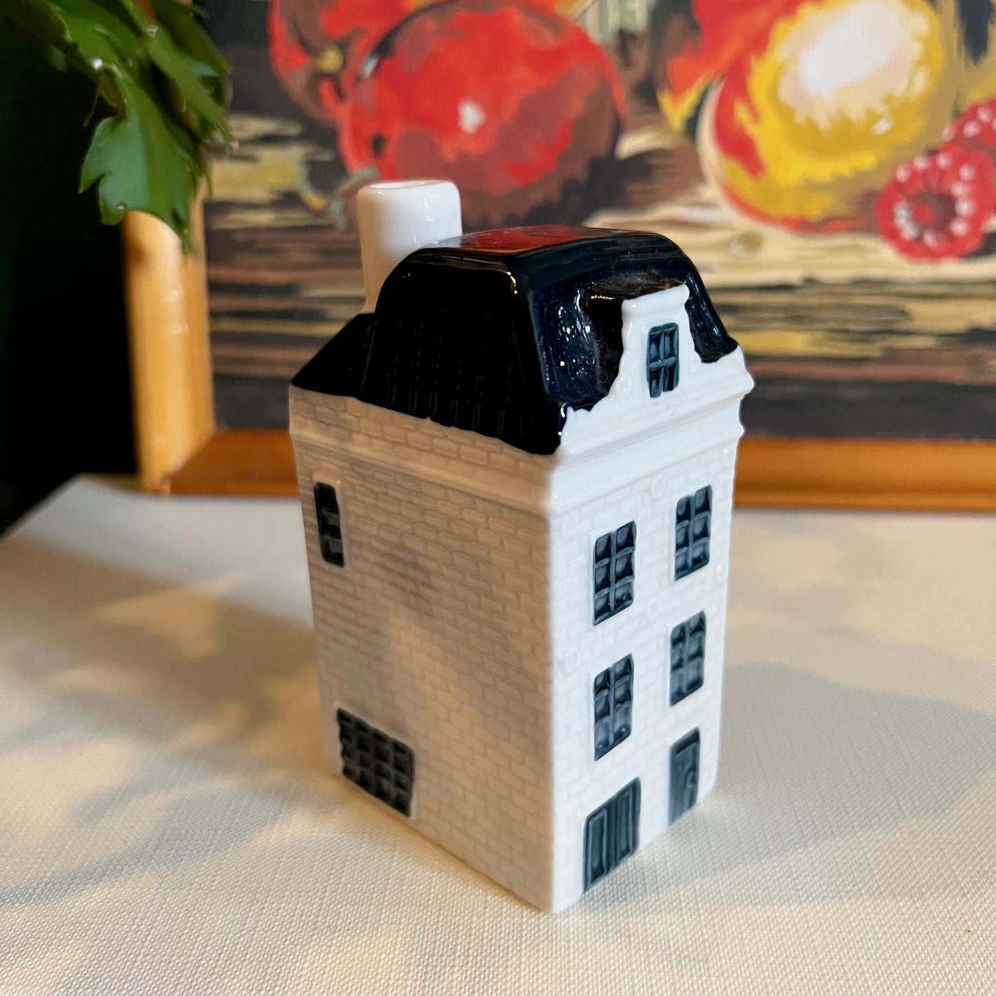 KLM Delft white and blue ceramic houses