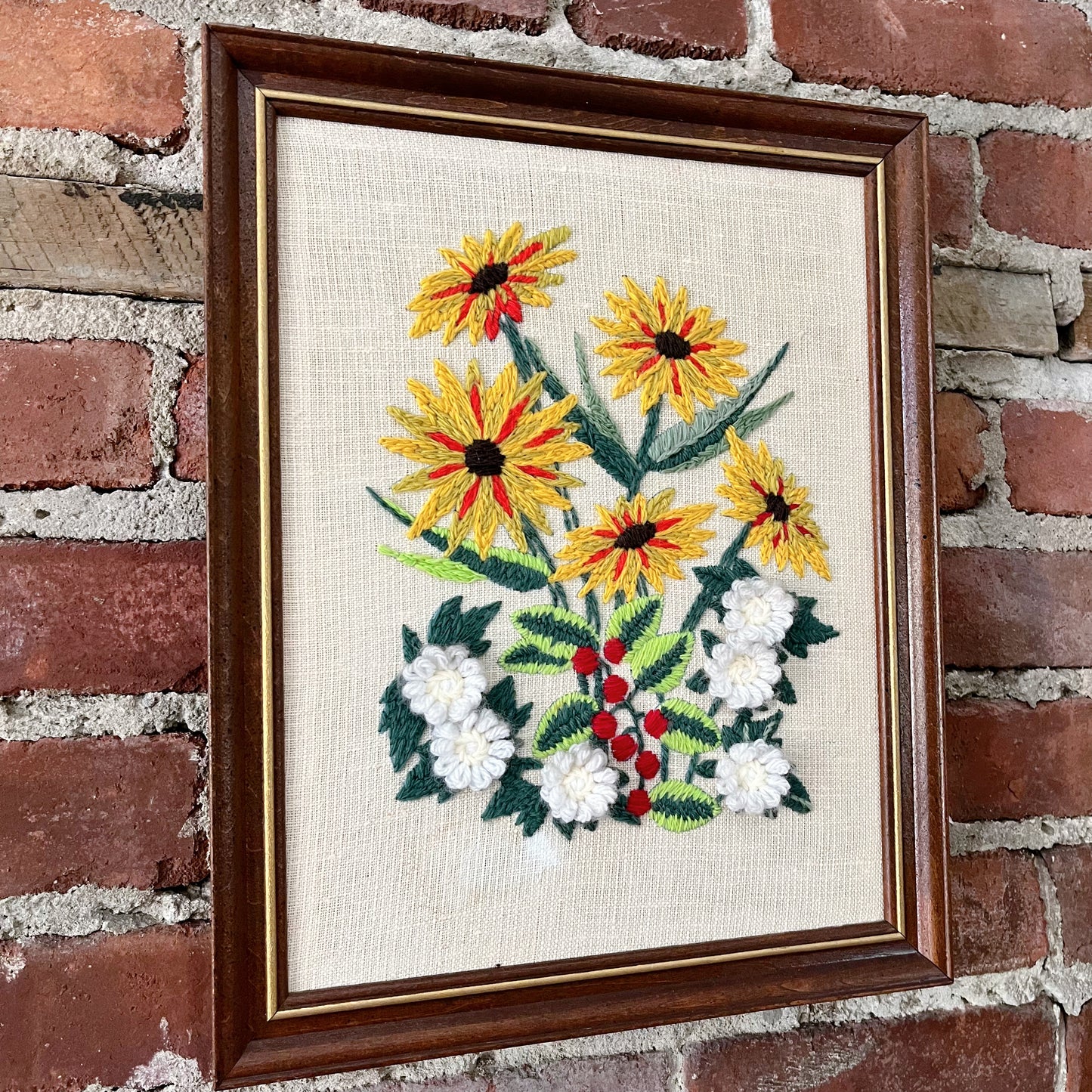 Daisy floral crewel