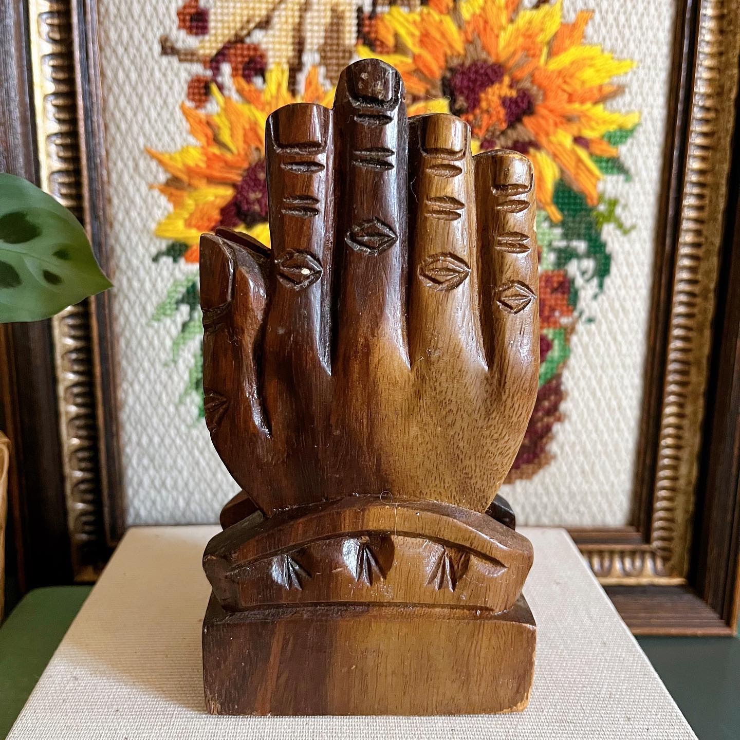 Wooden hands letter holder - No Kill Vintage