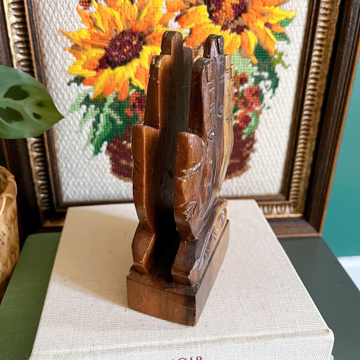 Wooden hands letter holder - No Kill Vintage