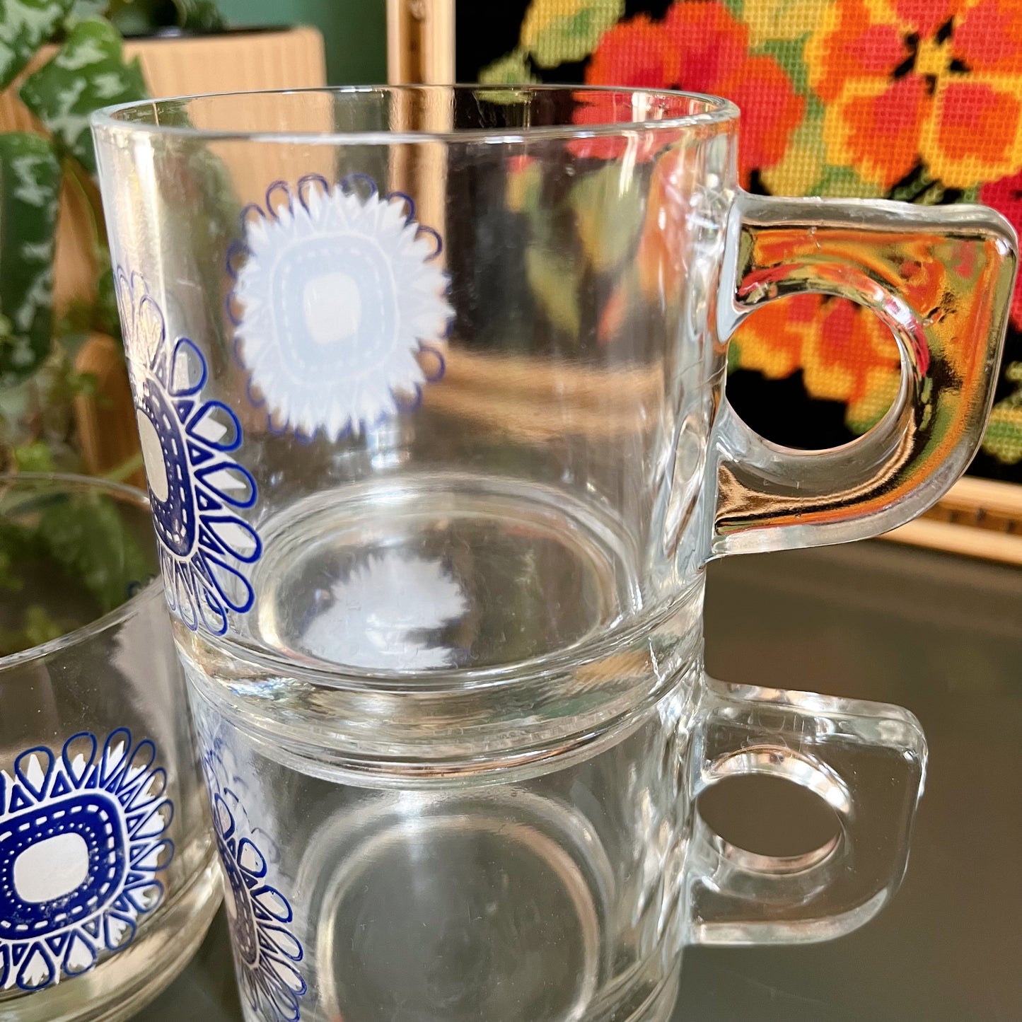 Set of 3 glass mugs with blue and white flowers