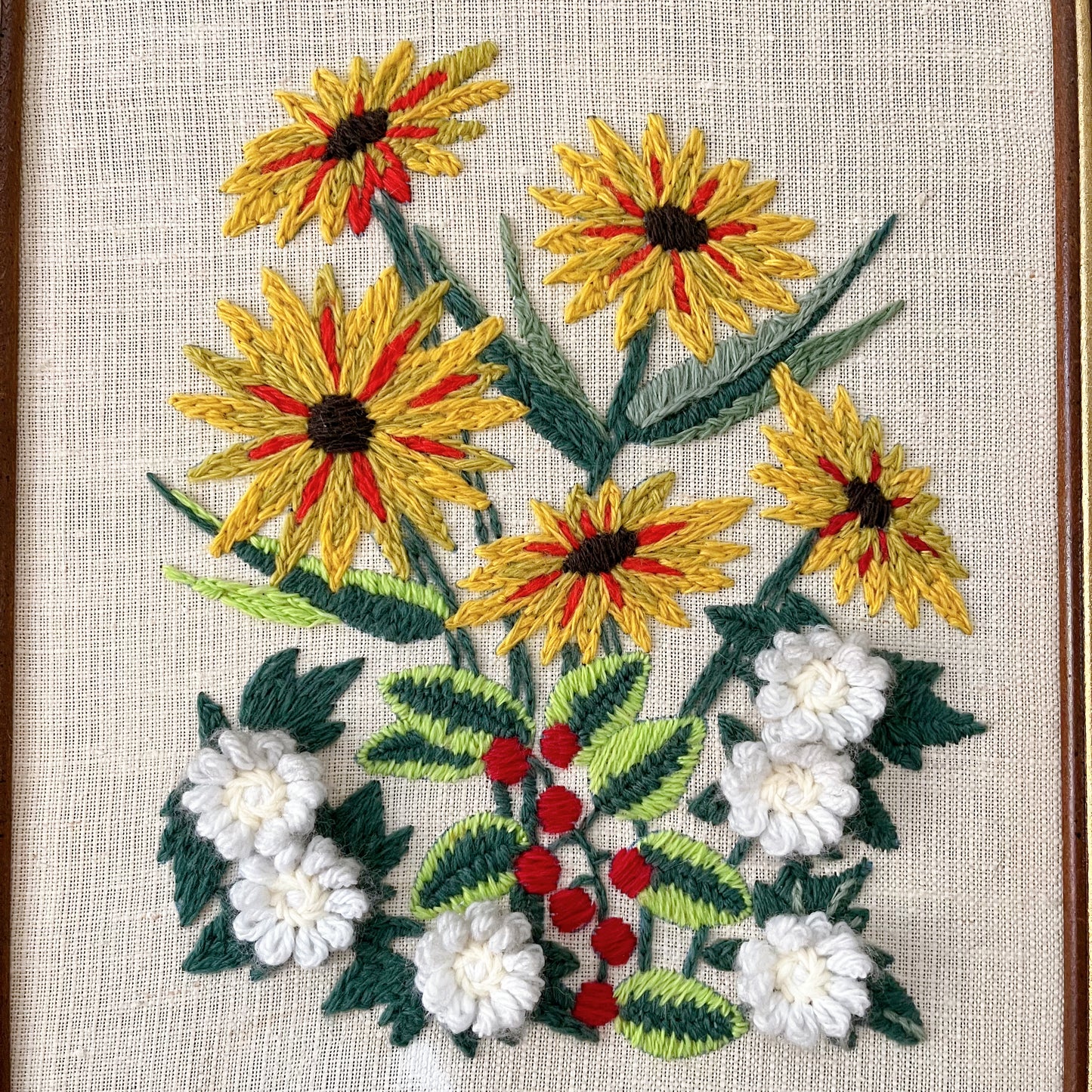 Daisy floral crewel