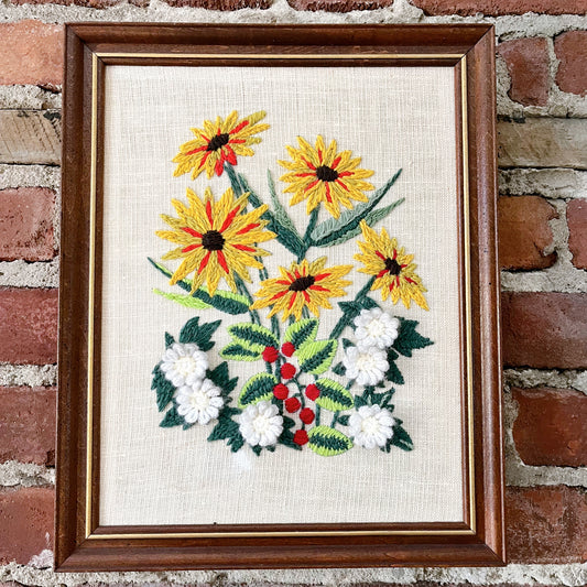 Broderie florale avec des marguerites