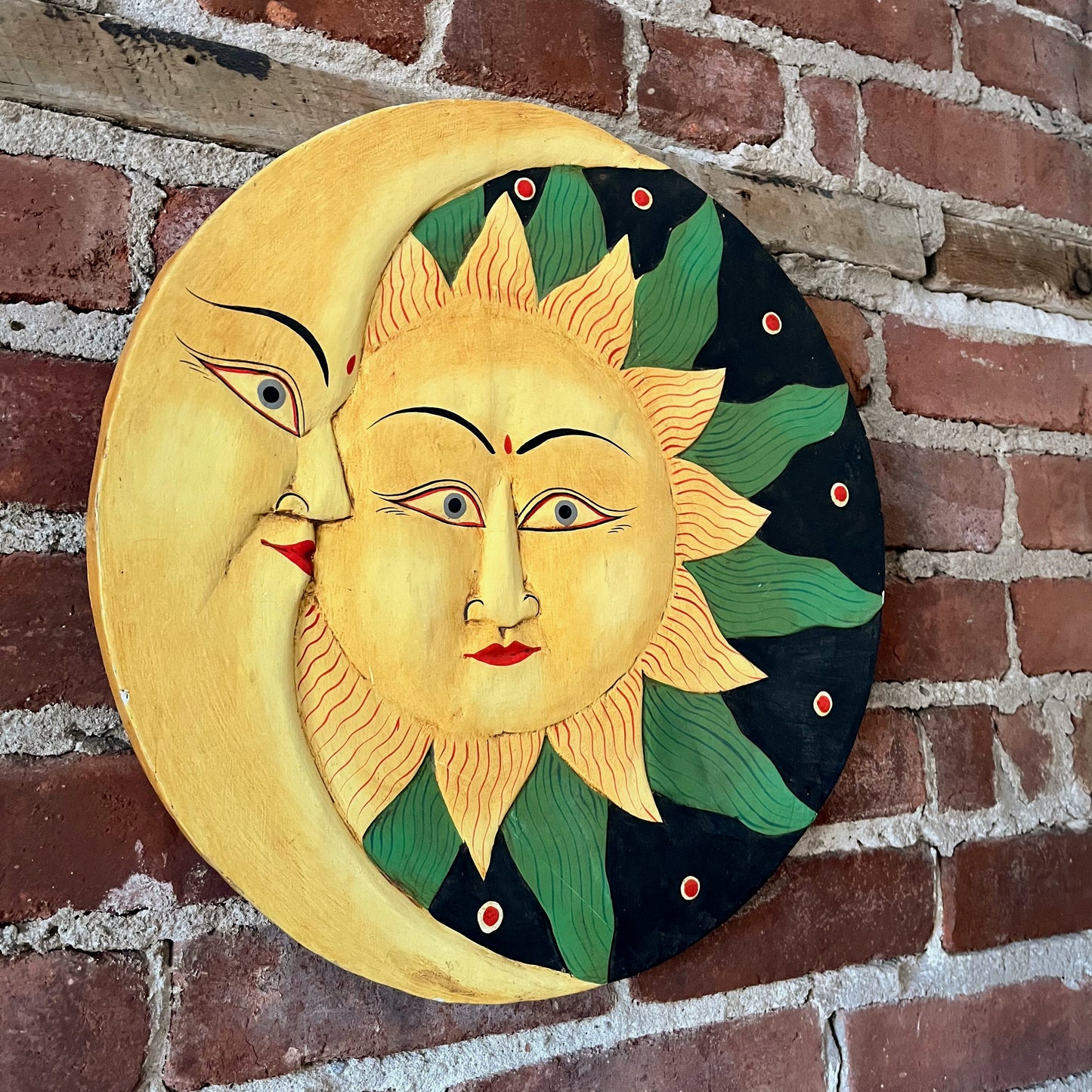 Décore murale en bois peint de lune et soleil