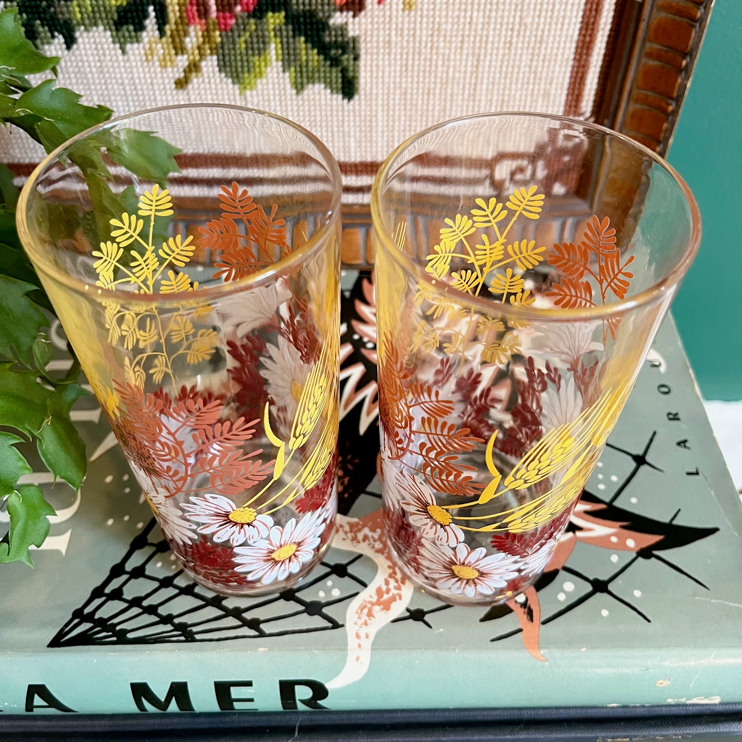 Daisy floral tumblers by VMC Reims