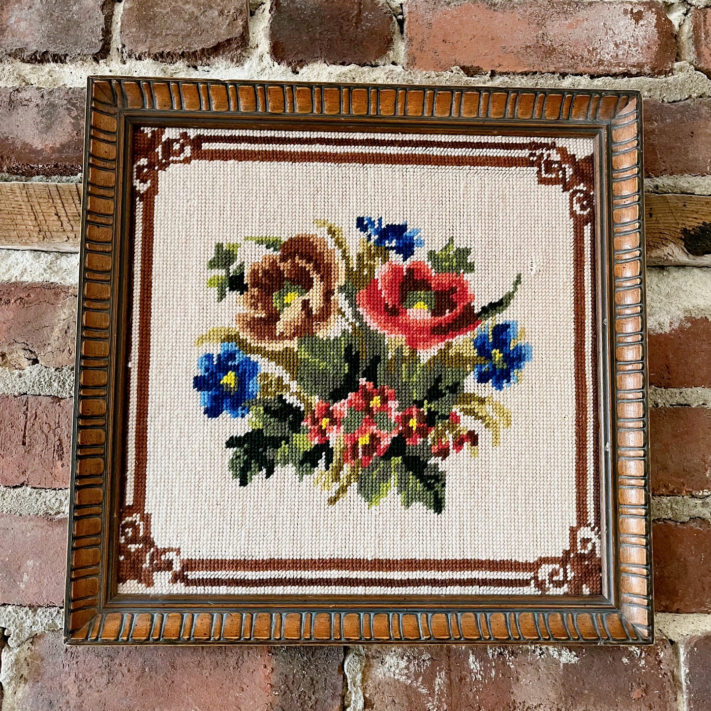 Tapisserie en petit point florale