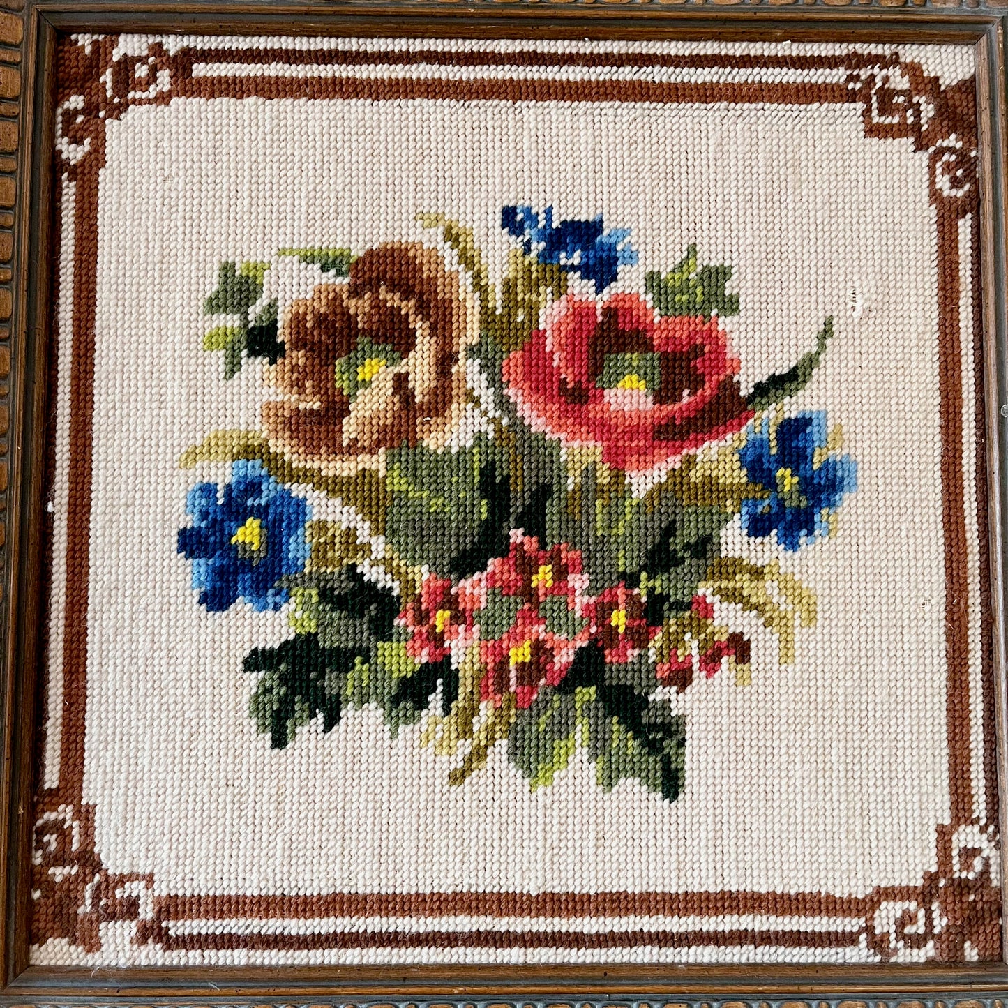 Tapisserie en petit point florale