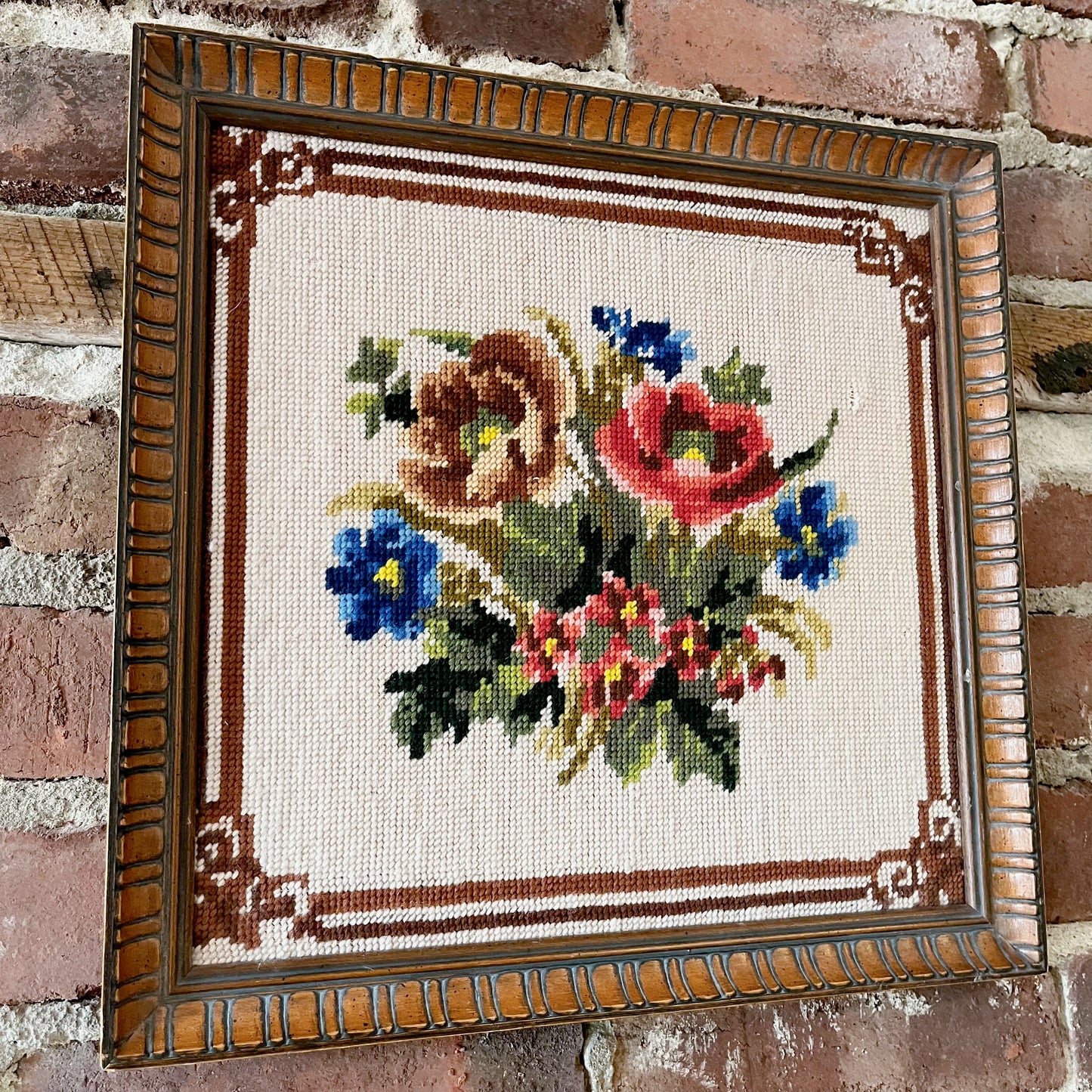 Tapisserie en petit point florale