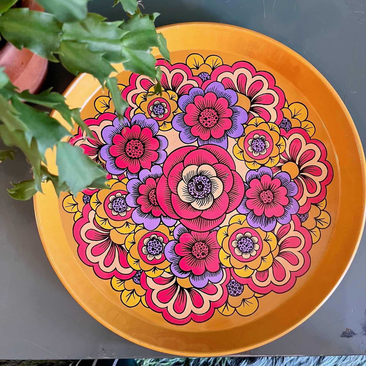 Retro flower power tin tray